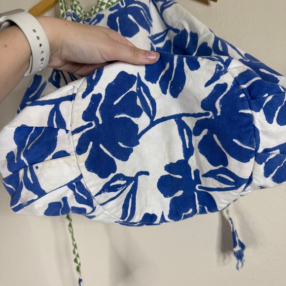 ROBERTA ROLLER RABBIT blue and white floral Bondi beach tote - Picture 7 of 10